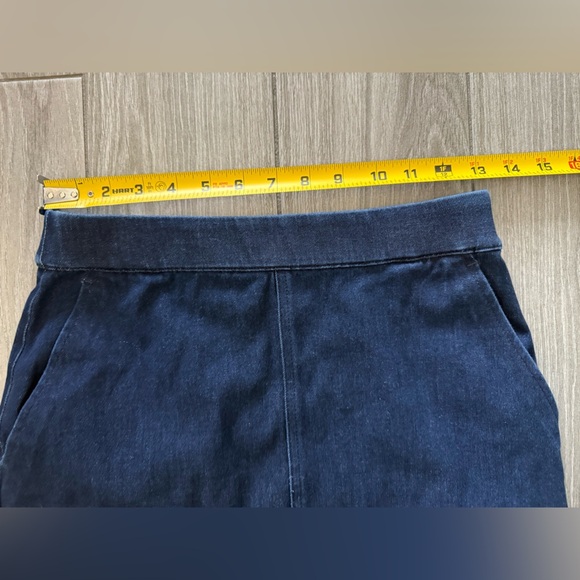 Uniqlo|Classic Midi Denim Skirt in dark wash,high waisted•XS & stretchy pull-on - Picture 14 of 15